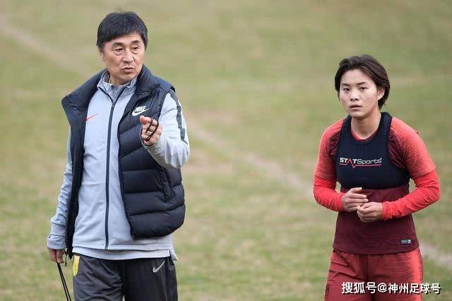 郑钦文今晚对决莱巴金娜，加速冲击美网半决赛